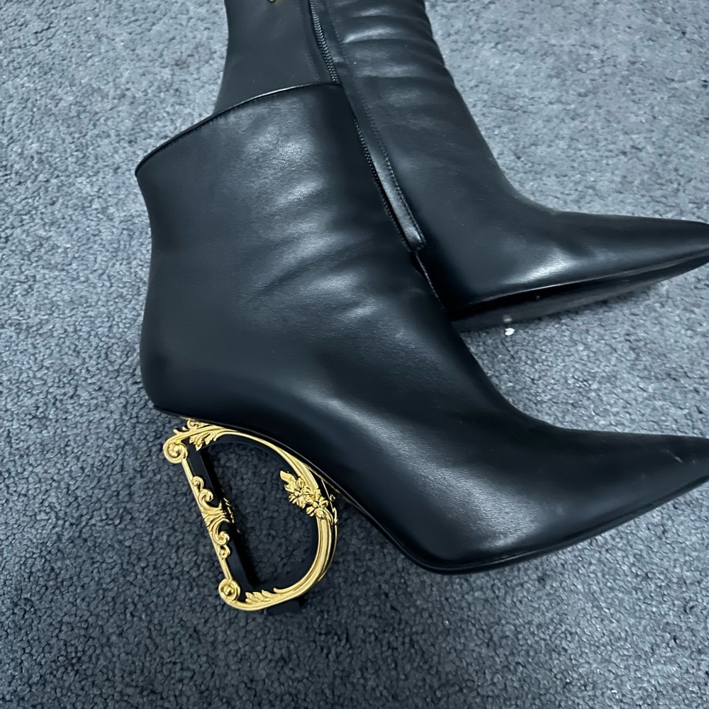 Black women dolce Gabbana size 41